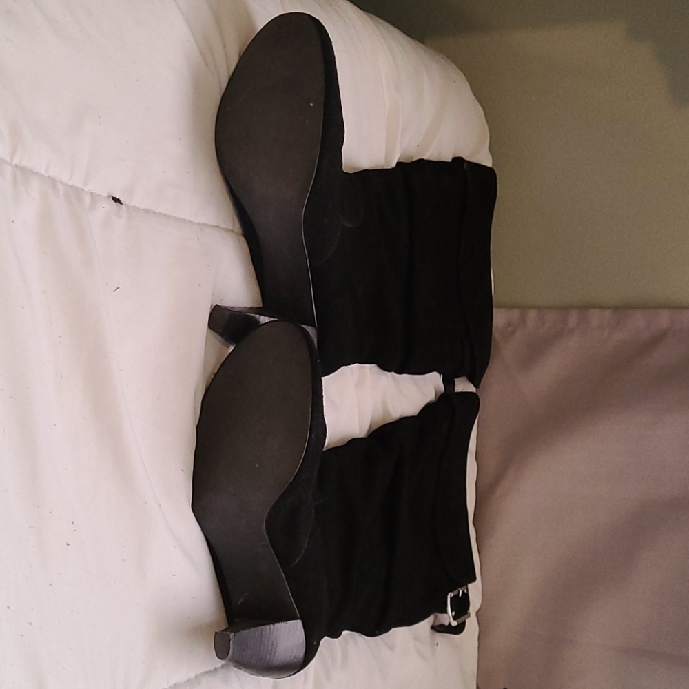 Boots - Picture 2 of 9
